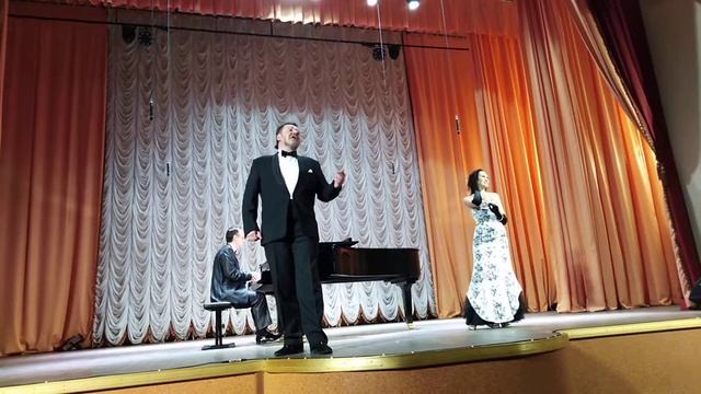 На сцене Ольга Кузьменко и Александр Краснодубский