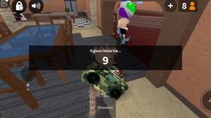 Играю в мм2 с акка подруги!( Yu1yashKs )