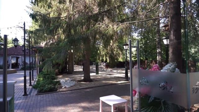 Цельностеклянные двери и безрамное остекление ресторана. #безрамноеостекление  #Артмакс