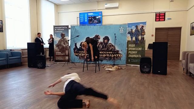 "Мистер и Миссис Смит" - Антон Курбатов, Евгения Антонова, Концерт "Время героев", "Песни Победы! смотреть онлайн