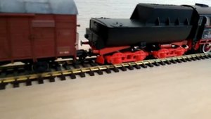 Запускаем паровоз Märklin ТЭ5293 (BR52) по двум рельсам.