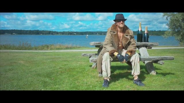 Firefighter Robert Mayborn suprise his wife Anna on their weddingday смотреть онлайн