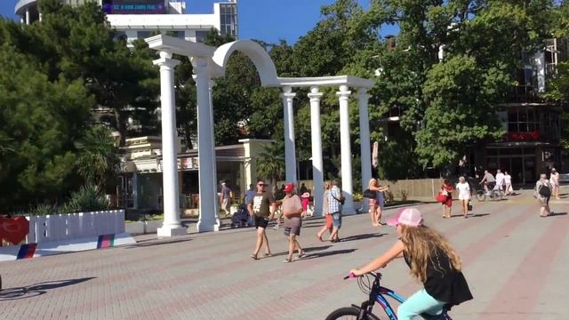 ПРОГУЛКА ПО НАБЕРЕЖНОЙ ГЕЛЕНДЖИКА