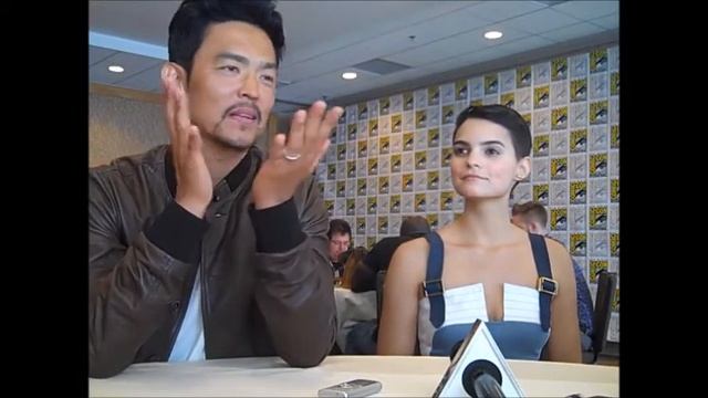 The Exorcist - John Cho and Brianna Hildebrand Interview, Season 2 (Comic Con) смотреть онлайн