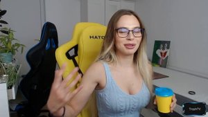 ☕️ Рассказывает про ПОЗУ RАКОМ 🥵 Mihalina