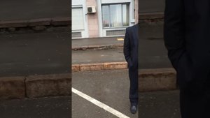 Незаконная парковка возле Театра Эстрады в центре Москвы