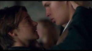 Поцелуй в музее — Виноваты звезды, 2014