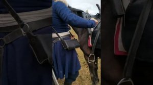 КАК ПРАВИЛЬНО СЕДЛАТЬ ЛОШАДЬ