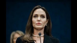 Анджелина Джоли — краткая биография