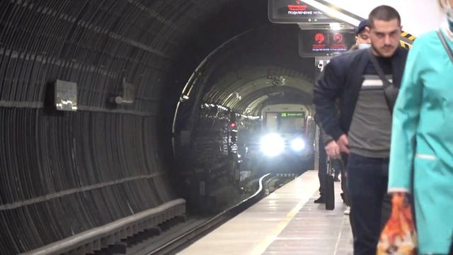 Тематический Поезд «Музей Победы» на станции Савёловская смотреть онлайн