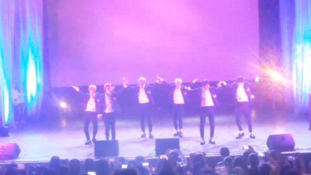 HALO корейская группа 😄(Almaty Arena) смотреть онлайн