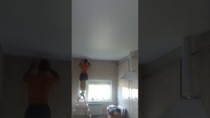 Натянули натяжной потолок на кухню