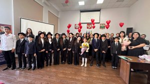 С Днем учителя.