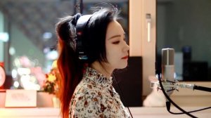 Милая японка с НЕВЕРОЯТНЫМ ГОЛОСОМ!