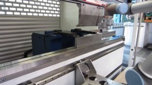 3001 · Робот на заводе. Автоматизация листогиба с помощью кобота UR10