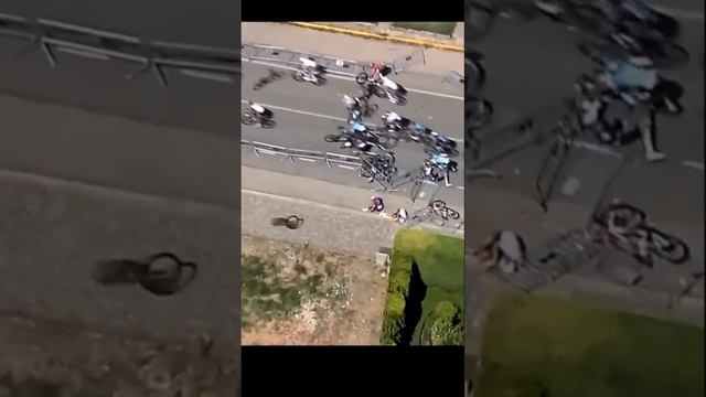 HUGE CRASH on the LAST KM of LA VUELTA a Burgos