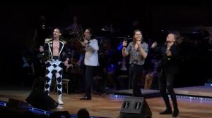 25  Show Must Go On – Queen Magnus, Simone, Dominic