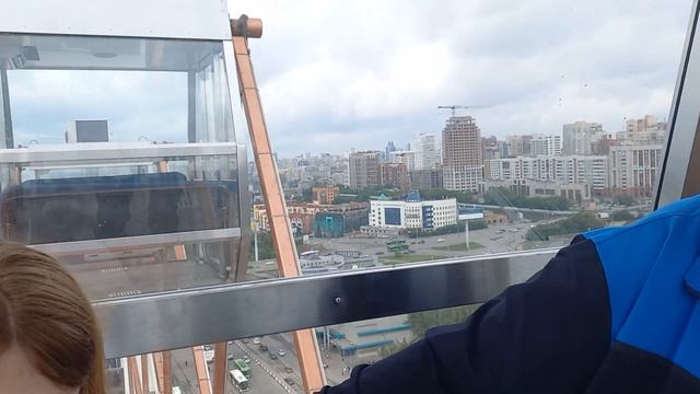 Отдыхаем на набережной в Новосибирске 2023г  Колесо обозрения