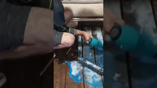 Заливаю поддон из дуба эпоксидной смолой смотреть онлайн