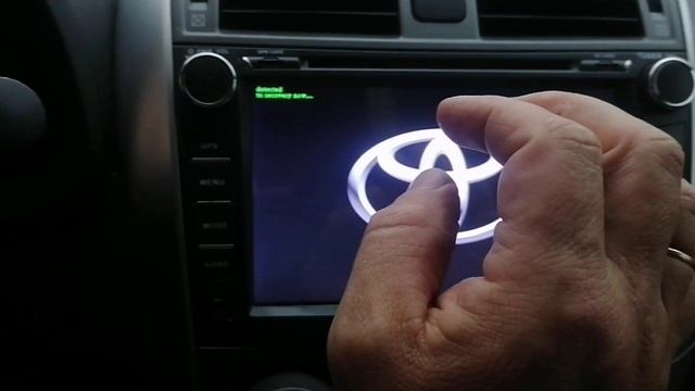 Автомагнитола Тойота постоянно перезагружается. Что делать.