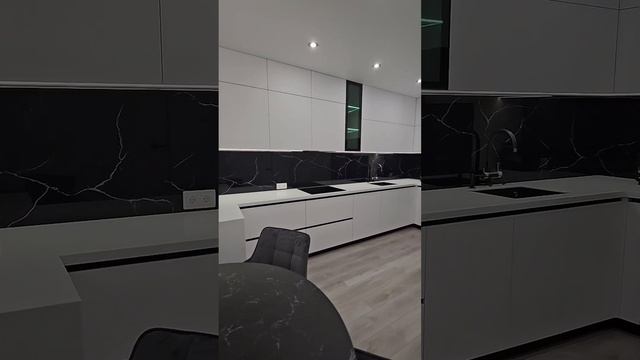 А важна ли симметрия на кухне? #мебель #кухни #дизайнинтерьера #ремонт#кухнилипецк #москва смотреть онлайн