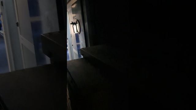 Вагон поезда 90-ых годов 20-го века совмещенный с тягачом. Израиль. На полу ковролин. #ковролин