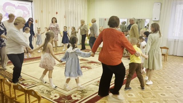 Бабушкам и дедушкам сказать спасибо рады! Мы очень, очень любим Вас!