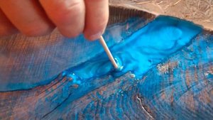 Как и когда формировать рисунок на эпоксидной смоле