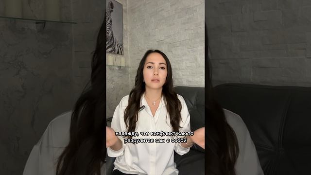 Как ведет себя абьюзер в отношениях