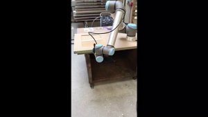 Schleifen mit Universal Robots | Adolf Neuendorf GmbH