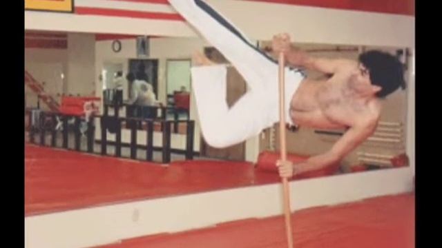 Museum honors Fariborz Azhakh смотреть онлайн