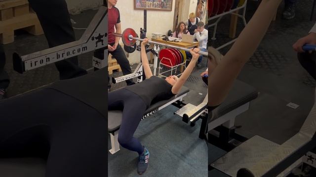 Жим штанги лежа, 35кг #sport #girls #powerlifting