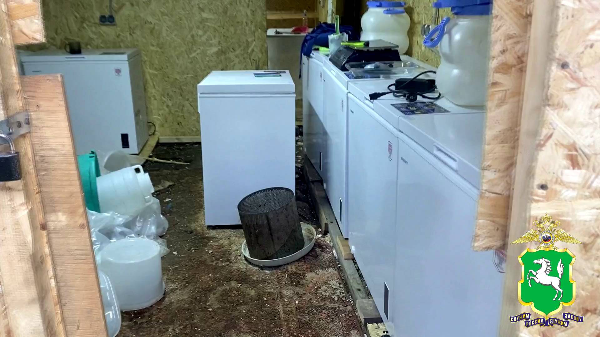 Полиция Томской области выявила нарколабораторию и изъяла свыше 287 кг наркотиков с прекурсорами