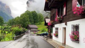 Прогулка под дождем по сказочной швейцарской деревне - Lauterbrunnen village. Walking in the