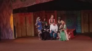 Сюжет из спектакля "Пять жён Насреддина"