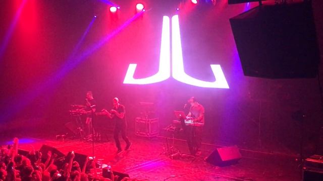 De/Vision - The Way You Treat Me (Live at Club Teatr, Moscow, Russia, 14 08 2019) смотреть онлайн