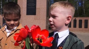 2023 05 06 Первоклассники СОШ №3 у мемориала "Вечный огонь"