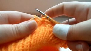 Шапка без шва на девочку. Узор Бабочки. Вязание спицами.