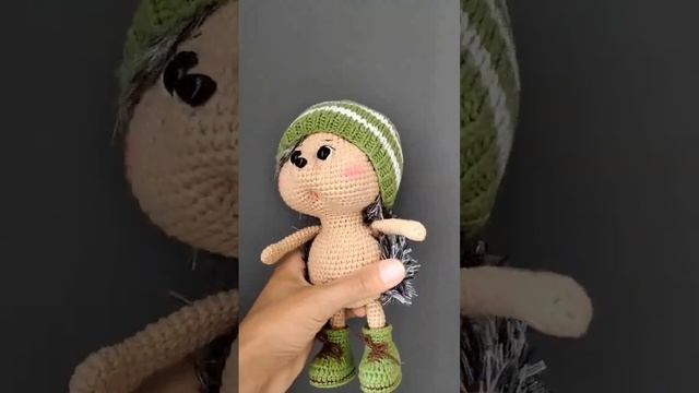 Вязаная малышка - ежишка.