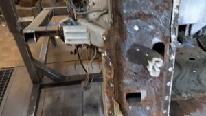 Кузовной ремонт. Выгибаем переднюю стойку. KIA K3000. ГНЕМ ЖЕЛЕЗО.