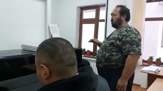 АКАДЕМИЧЕСКАЯ ПЕНИЯ КЛАСС ФАРХАДА МУМИНОВОЙ ПОЕТ СОЛИСТ УЛУГБЕК САФОЕВИЧ ВАКАЛИЗ=7. КОМПОЗИТОР АБТ смотреть онлайн