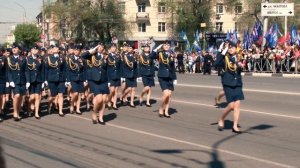 Девочки в строю на параде потеряли туфельку! Смотреть до конца.