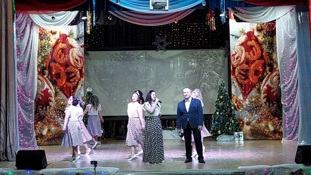"Следующая станция - январь..." - Большой новогодний концерт в ДК им. Горького