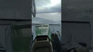 Джон Дир 8335r +отвал для уборки снега , шел пятый час борьбы с метелью .