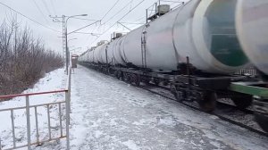 Тепловоз 2ТЭ25КМ-0212 с грузовым поездом