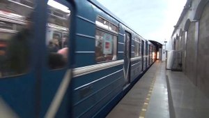 Метропоезд №402 "ТЧ-5". Метро Достоевская 2017