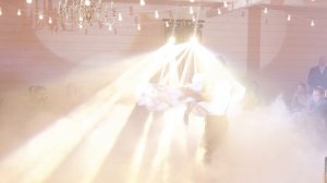 Подсветка первого свадебного танца молодых