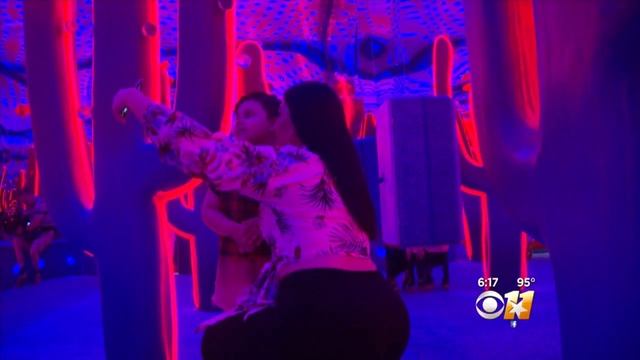 Sweet Treats Await Visitors At North Texas Pop-Up Hotel смотреть онлайн