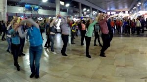 Студия Ивара танцует хастл флешмоб на Курском вокзале