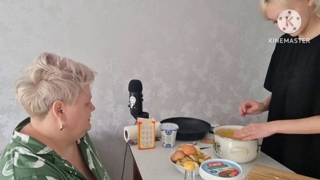 вместе с дочкой готовим пирог 'Шарлотка'